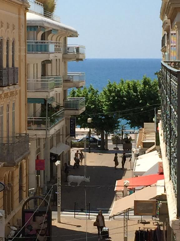 F2 balcon à 1minute de la plage Saint-Raphaël Chambre photo